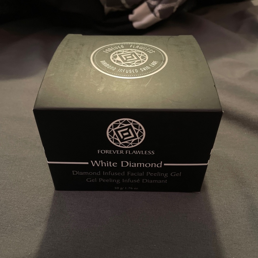 Forever Flawless diamond face wash
